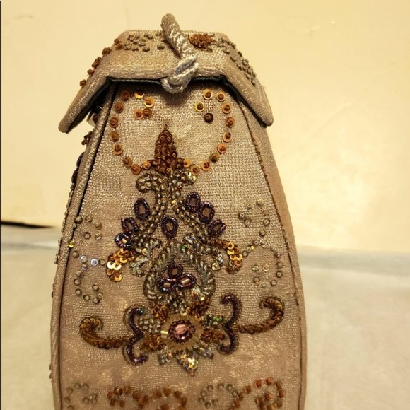 Gold embroidered clutch - Picture 3 of 4